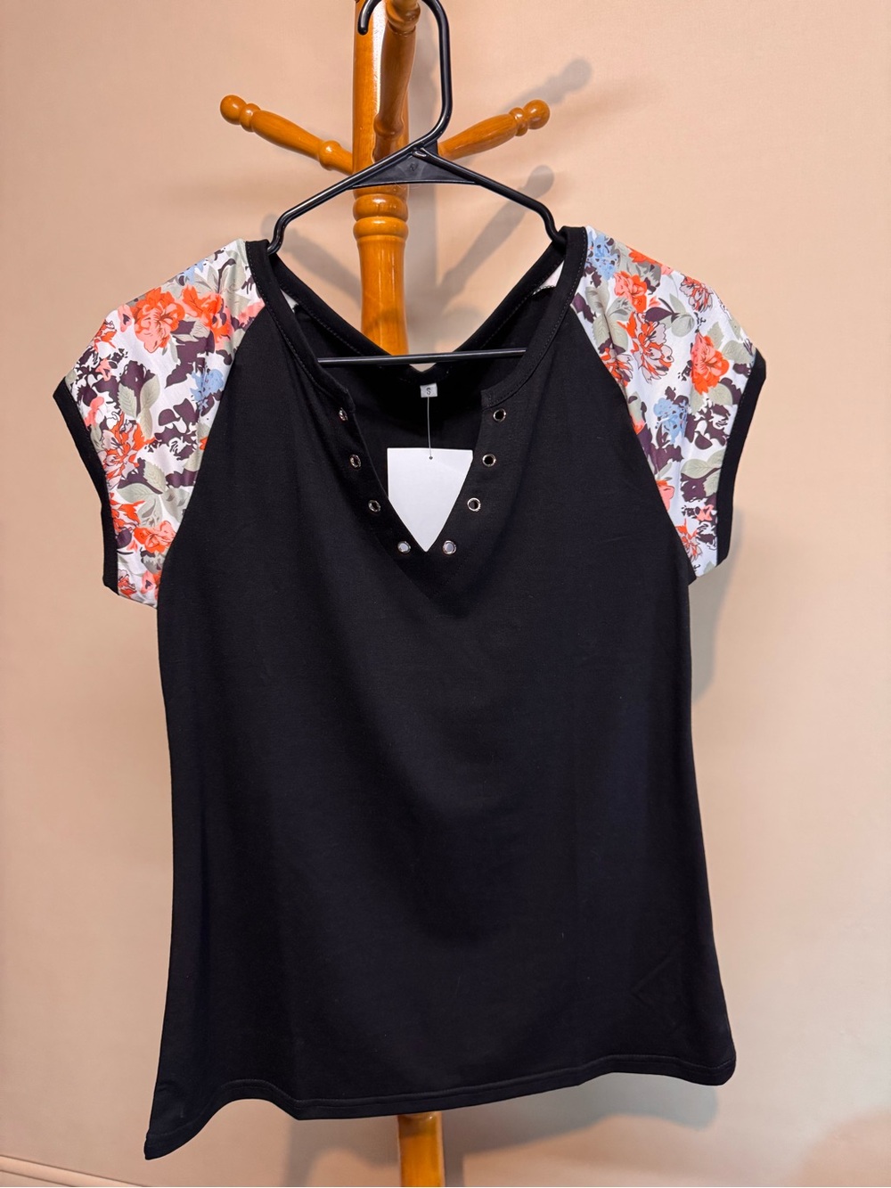 Women’s ETCYY New Black Tee with Floral Cap Sleeves. Size Small NWT